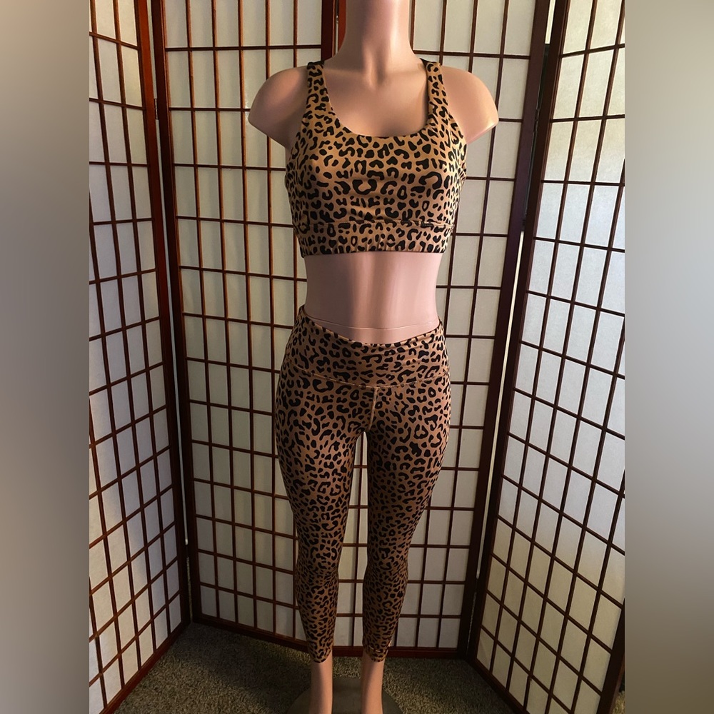 Leggings and sports bra workout set size medium